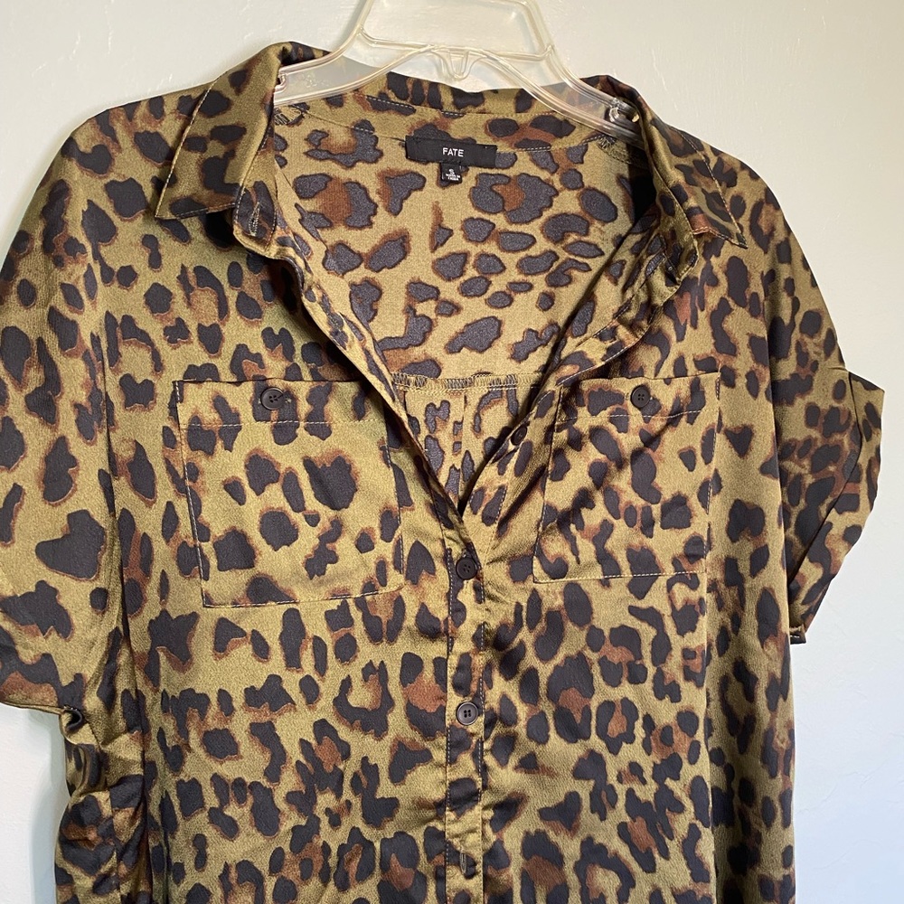 Button Up Top - Picture 4 of 4
